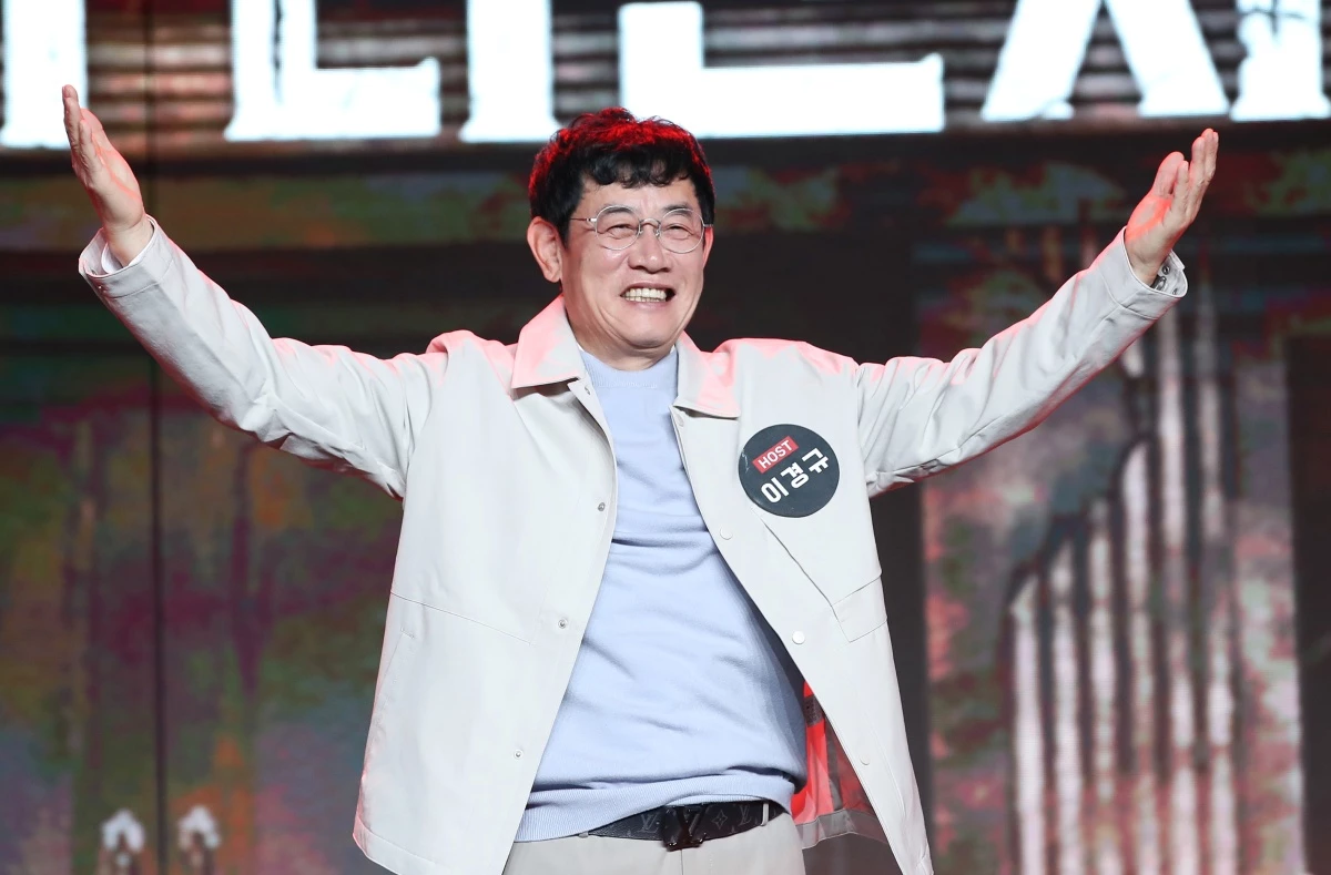 방송인 이경규가 2024년 서울 중구 브이스페이스에서 열린 넷플릭스 예능 '코미디 리벤지' 제작발표회에서 포즈를 취하고 있다. / 뉴스1