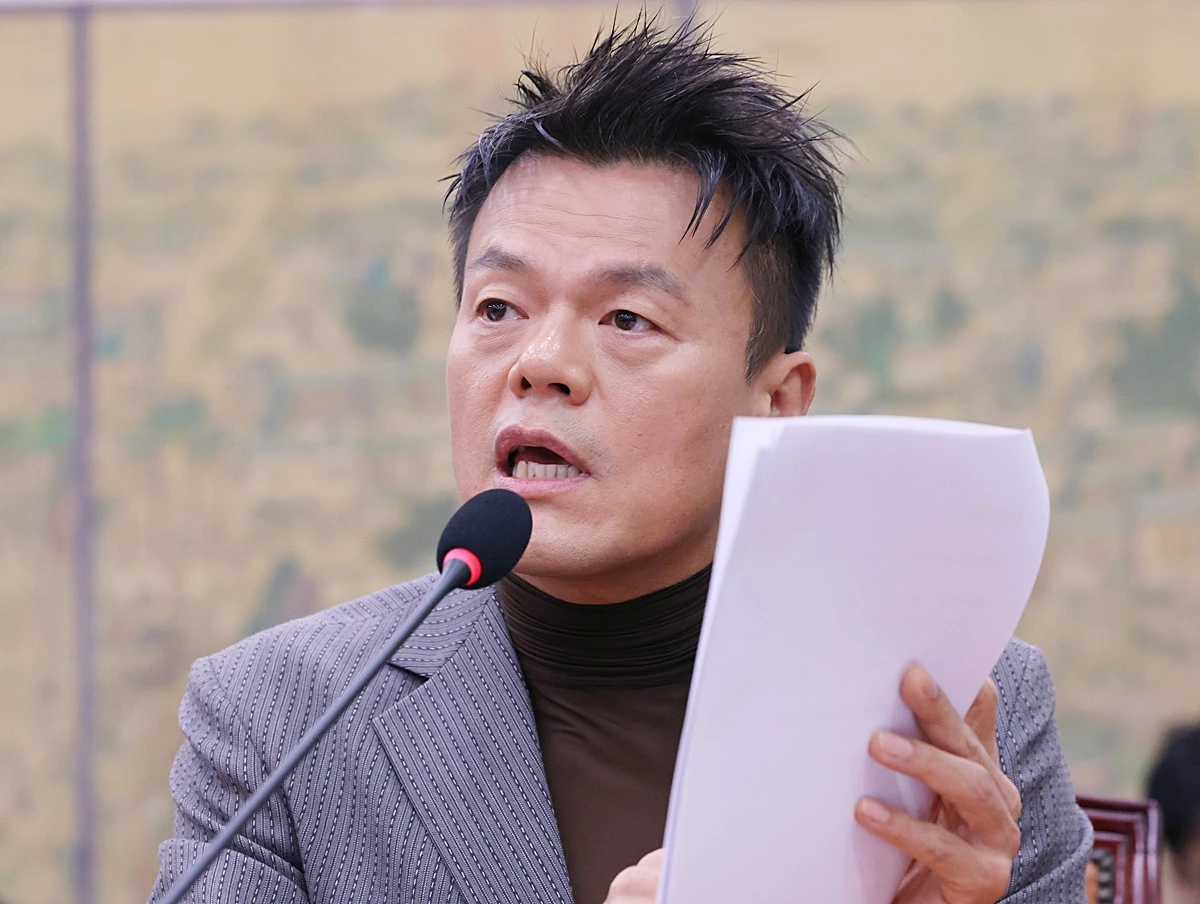박진영 대중문화교류위원회 공동위원장이 7일 서울 여의도 국회 문화체육관광위원회에서 열린 문화체육관광부에 대한 국정감사에서 증인으로 출석해 의원질의에 답하고 있다. 박진영 위원장은 글로벌 K팝 축제 ‘패노메논’과 관련해 '대통령과 민주당을 위해 일한다는 생각을 1초도 해본 적 없다'라고 말했다. 박 위원장은 '이 일이 다음 세대에 정말 도움이 될 것 같아서 하는 것'이라고 설명했다. 그러면서 '저는 대통령이 아니라 대통령 위의 위의 분이 오셔도 제가 생각할 때 우리나라를 위한 일이 아닌 것 같으면 안 한다'라고도 했다. / 뉴스1