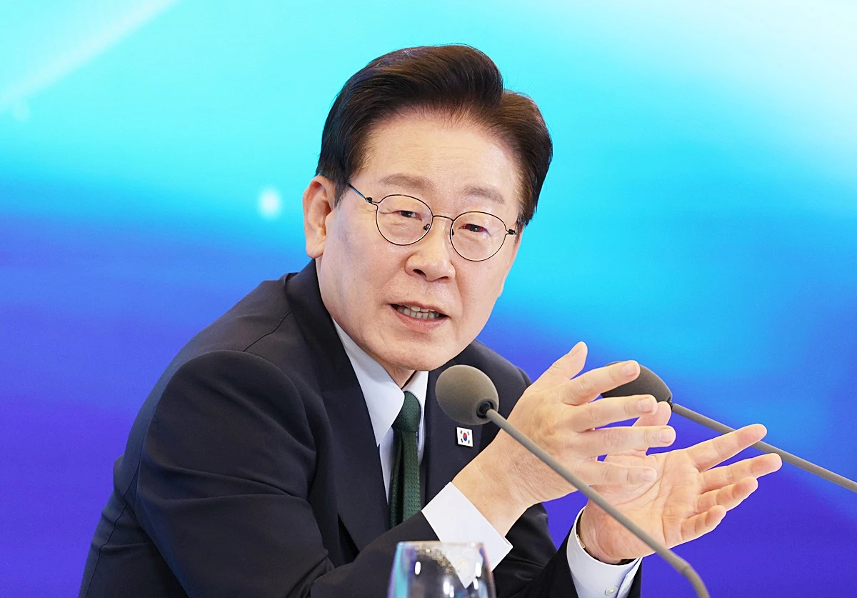 이재명 대통령 자료 사진. 이재명 대통령은 국회 국정감사에 증인으로 출석한 박진영 위원장을 향해 '대한 국민이, 대한민국의 문화 역사가 박진영 님의 헌신과 노고를 기억할 것'이라고 말했다. 이 대통령은 지난 6일 엑스에 올린 글에서 '보수도 없이 시간 내고 자비 지출해가며 대한민국 문화 수출을 위해 그렇게 애쓰고 계시는데 합당한 예우를 해 드리지 못해 못내 안타깝고 미안하다'라며 이렇게 밝혔다. / 뉴스1