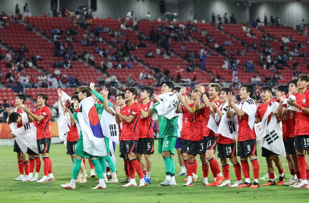 3일 일본 아이치현 도요타 스타디움에서 열린 2026 아이치·나고야 아시안게임 축구 결승전 대한민국과 일본의 경기에서 대한민국 선수들이 1대0 승리 후 금메달을 확정짓고 기뻐하고 있다. / 뉴스1