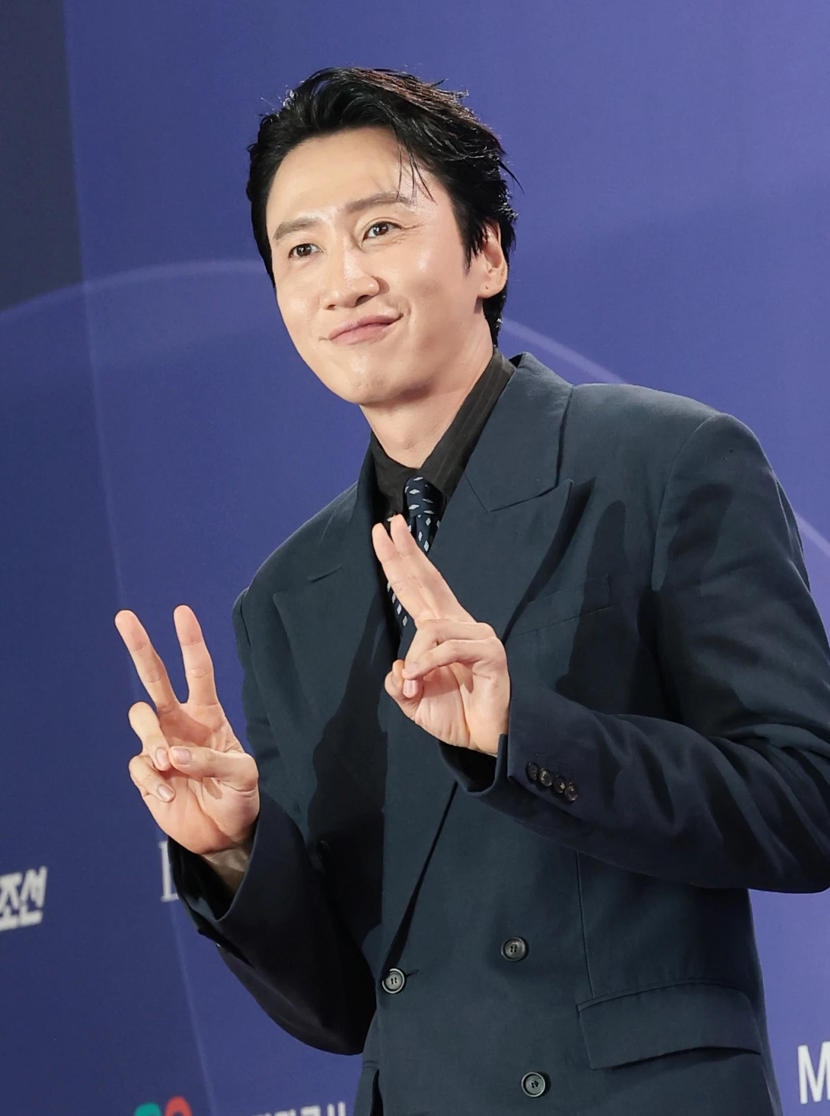배우 이광수가 지난 7월 인천 중구 파라다이스시티에서 열린 ‘제5회 청룡시리즈어워즈’ 레드카펫 행사에 참석해 포즈를 취하고 있다. / 뉴스1