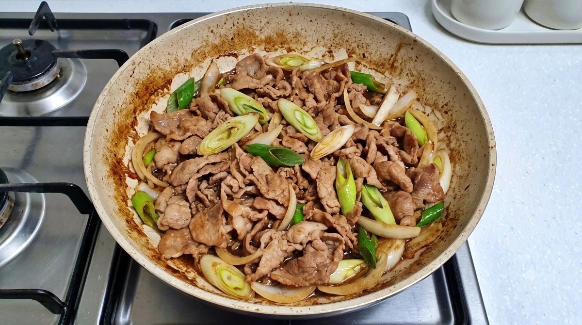 돼지불백. / 기사 이해를 돕기 위해 AI로 제작한 자료 이미지로, 실제 모습과 다소 차이가 있을 수 있습니다.