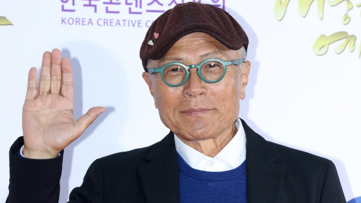 만화가 허영만이 2022년 11월 24일 오후 서울 중구 국립극장 해오름극장에서 진행된 '2022 대한민국 대중문화예술상' 시상식에서 포즈를 취하고 있다. / 뉴스1