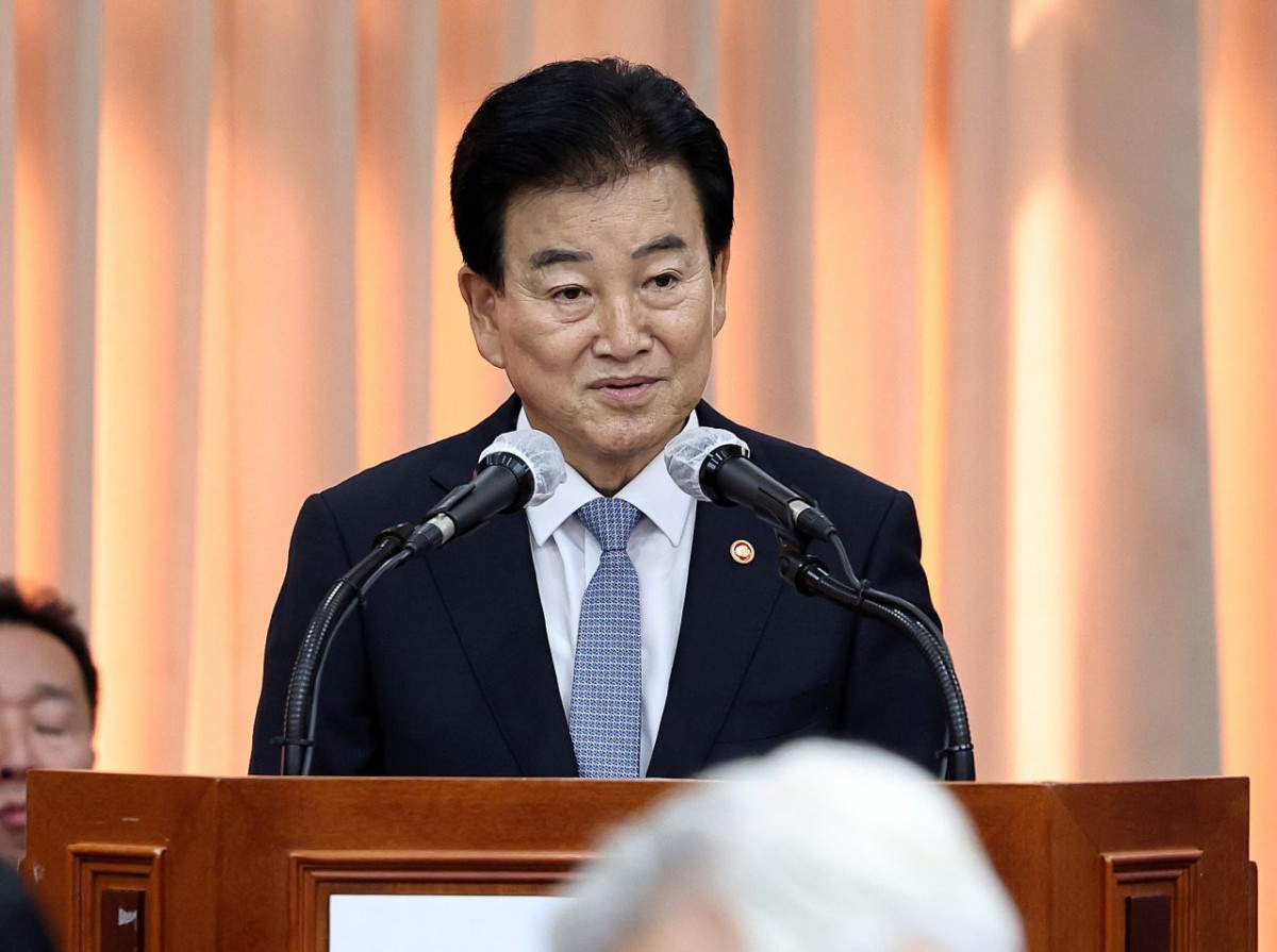 정동영 통일부 장관이 지난 7일 서울 종로구 통일부 남북회담본부에서 열린 국회 외교통일위원회의 통일부 등에 대한 국정감사에서 업무보고를 하고 있다. / 뉴스1