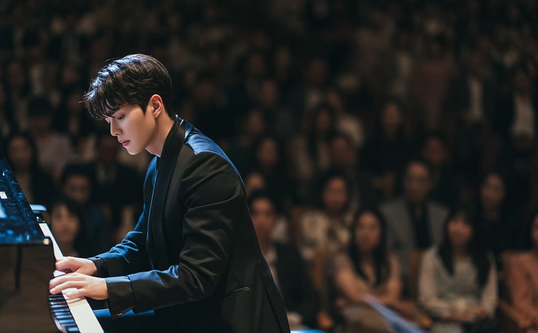 '포핸즈' 스틸컷. 포핸즈는 음악 천재들만 모인 예술고등학교에서 만난 청춘들의 우정과 사랑, 경쟁과 성장을 그린 드라마다. / tvN 드라마 인스타그램