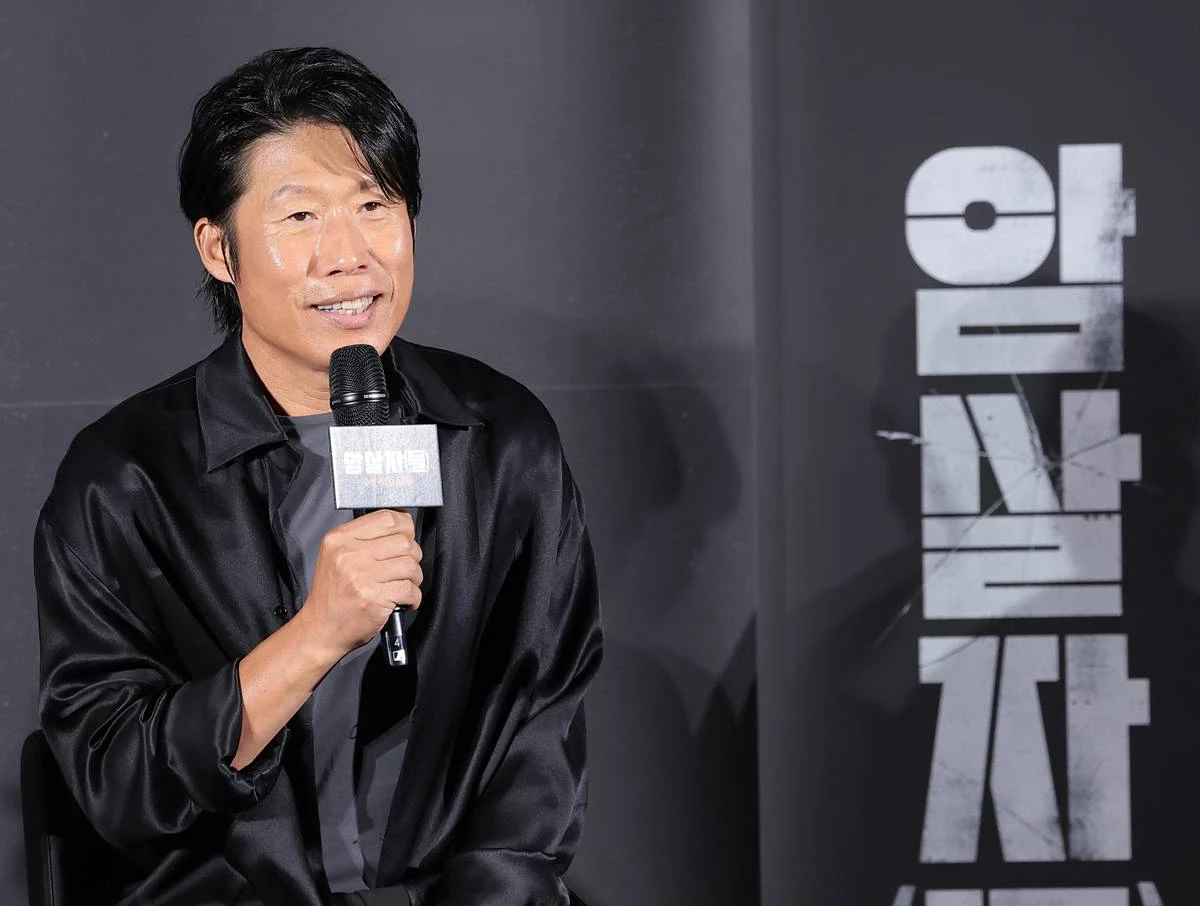 배우 유해진이 지난 8월 10일 오전 서울 용산구 CGV 용산아이파크몰에서 열린 영화 '암살자(들)' 제작보고회에 참석해 인사말을 하고 있다. '암살자(들)'은 1974년 8월 15일, 대한민국을 충격에 빠뜨린 영부인 저격 사건의 의혹과 배후를 추적하는 이야기를 그린 작품이다 / 뉴스1