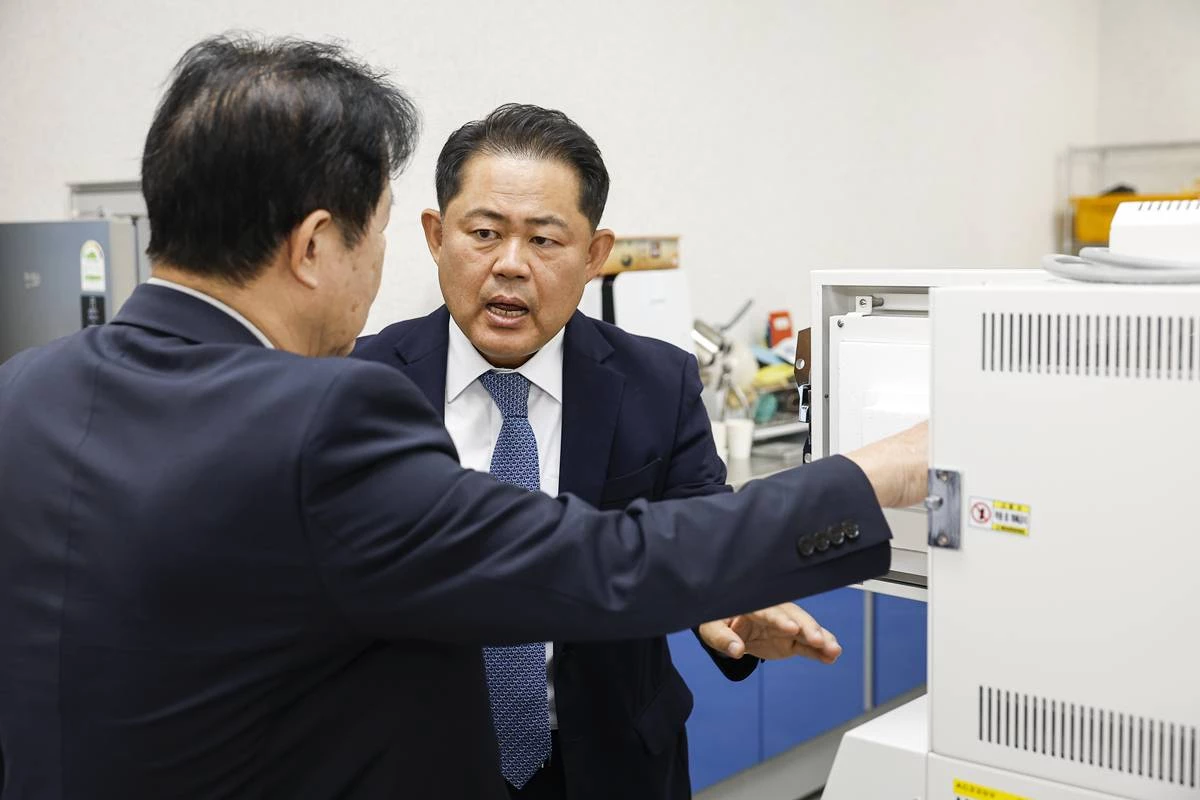 정해용 신임 대구경북경제자유구역청장의 경제자유구역 입주기업 방문 모습/대경경자청