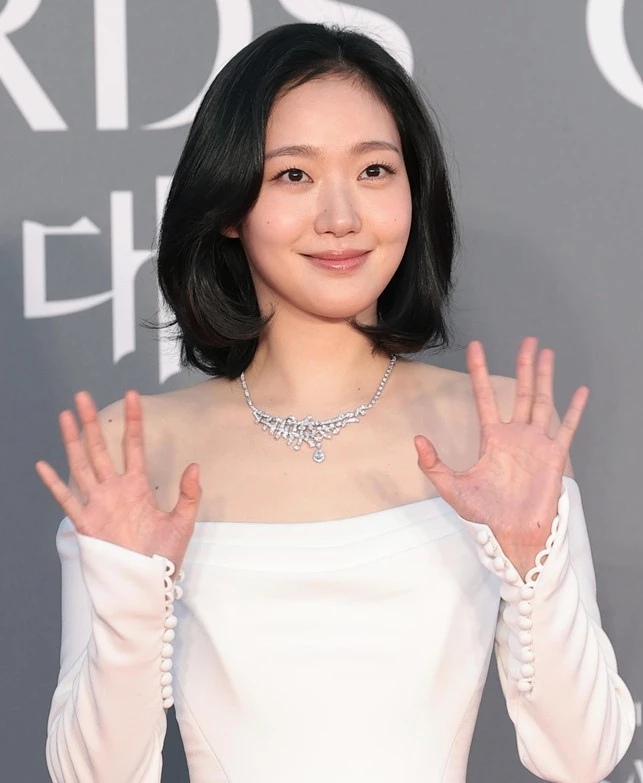 시상식에서 다양한 드레스를 선보였던 배우 김고은 / 뉴스1