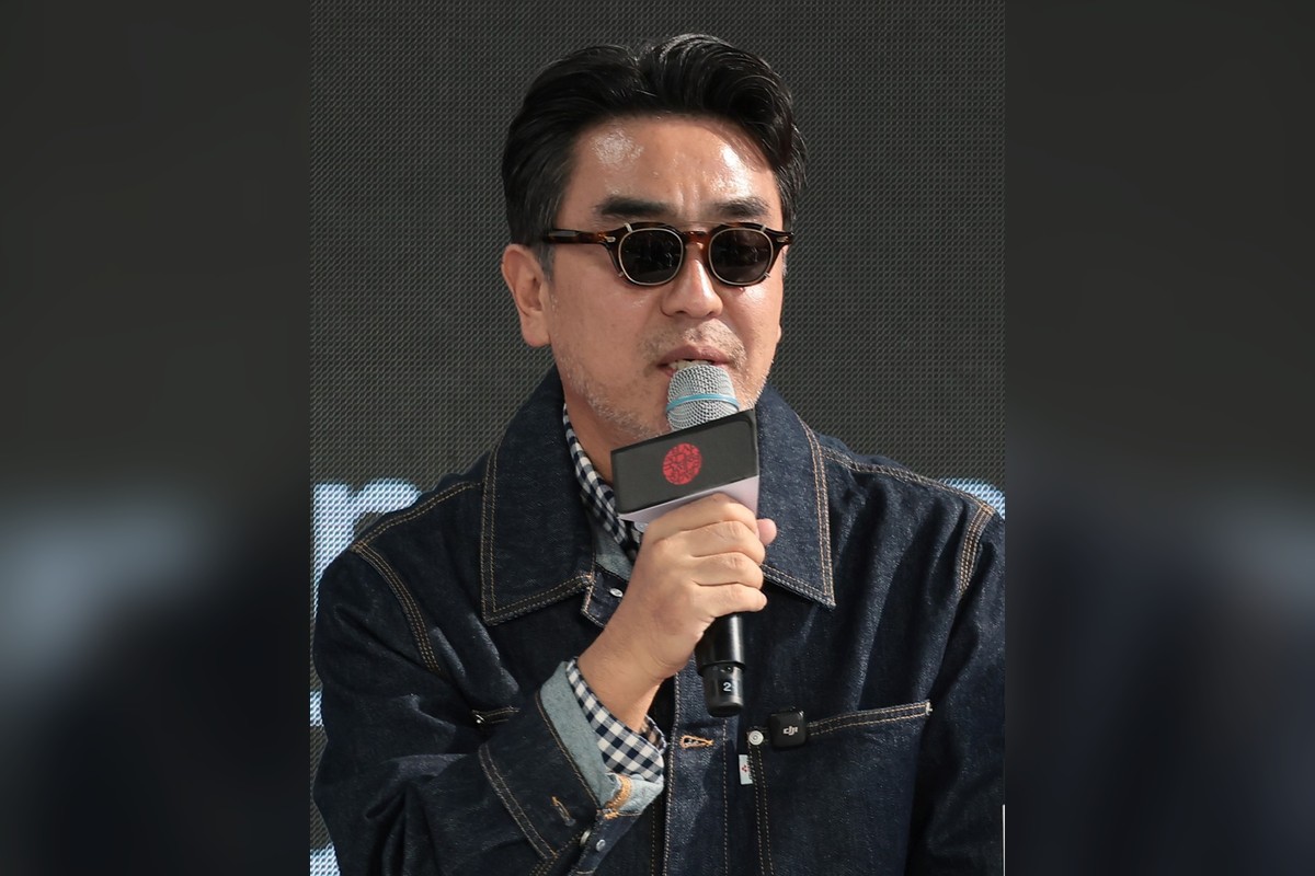 “비현실적”…‘김 부장 이야기’ 류승룡, 손하트와 함께 남자연기자상 품었다