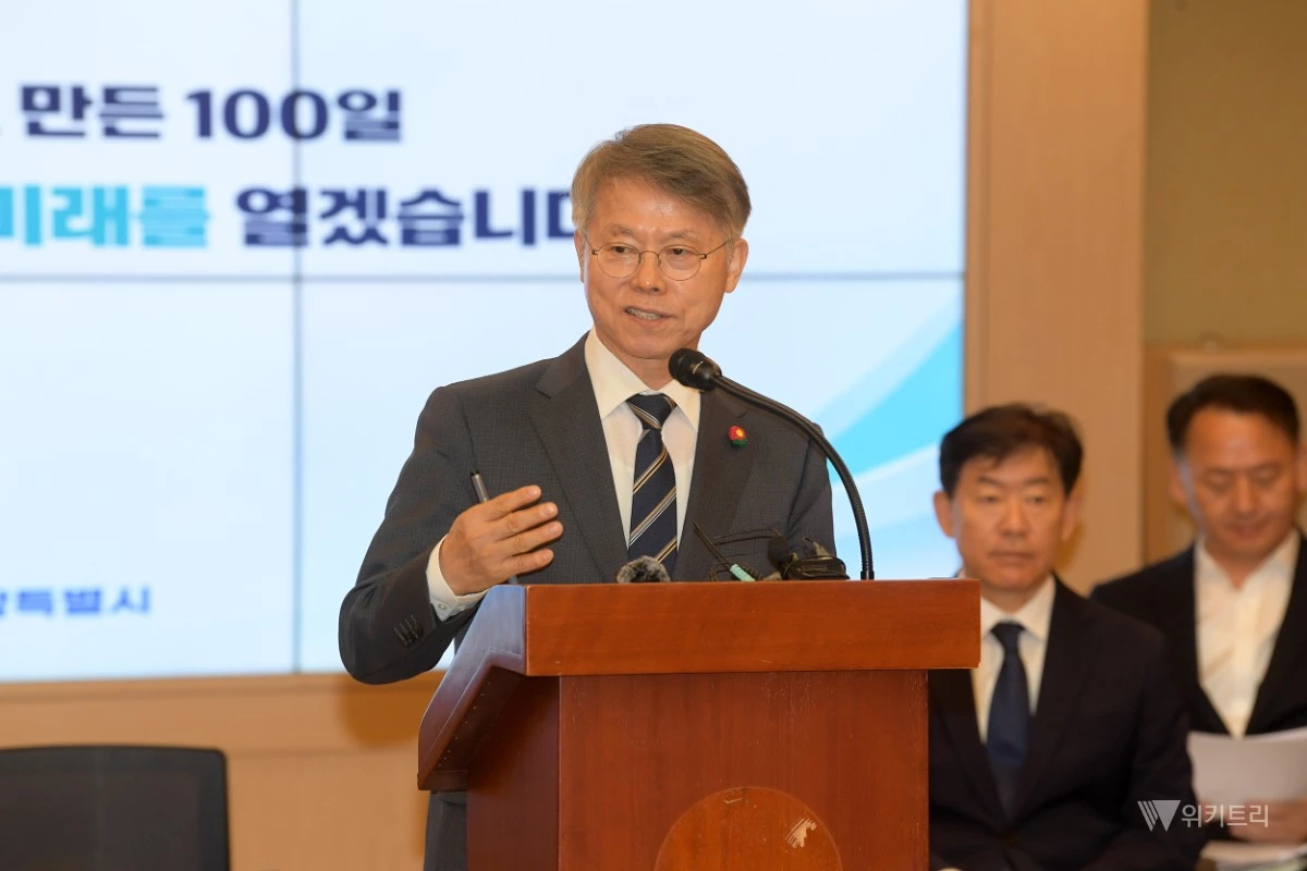 민형배 전남광주통합특별시장이 8일 광주청사 비즈니스룸에서 전남광주통합특별시장 취임 100일 기자회견을 하고 있다. /전남광주통합특별시