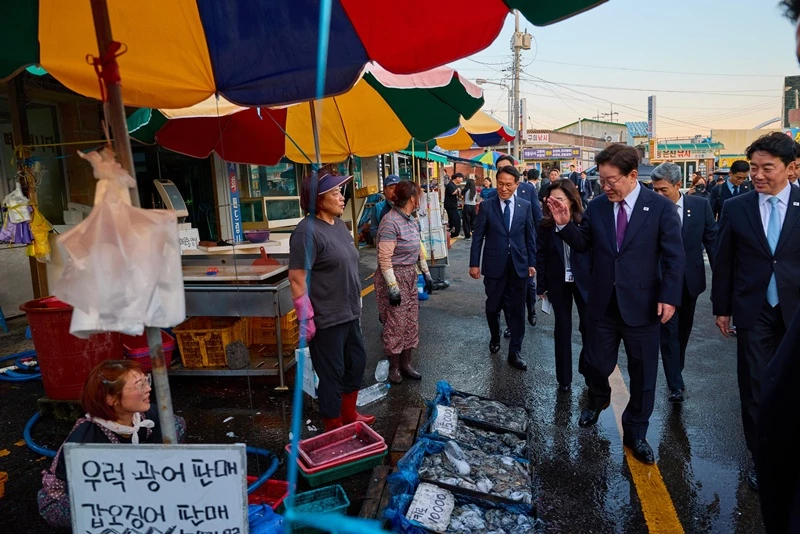 이재명 대통령, 안흥포구 방문 / 뉴스1