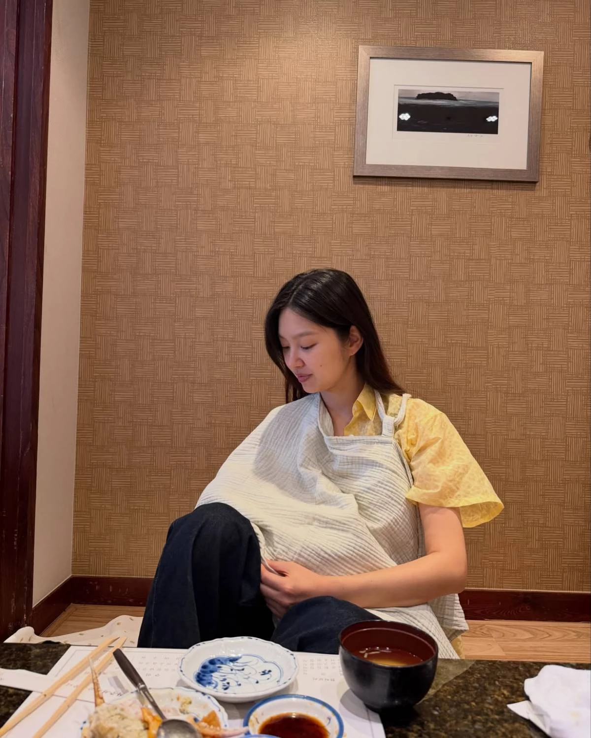 식당에서 모유수유한 모습 공개한 최유화. / 최유화 인스타그램