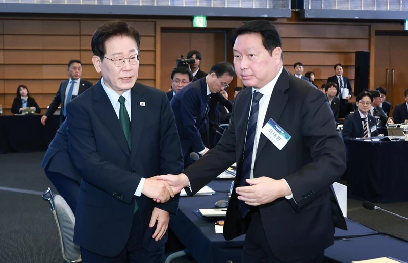 이재명 대통령, 최태원 SK 회장 / 뉴스1