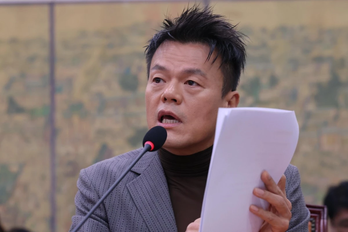 박진영 대중문화교류위원회 공동위원장이 7일 서울 여의도 국회 문화체육관광위원회에서 열린 문화체육관광부에 대한 국정감사에서 증인으로 출석, 의원질의에 답하고 있다. 박 위원장은 JYP엔터테인먼트 창업자다. / 뉴스1