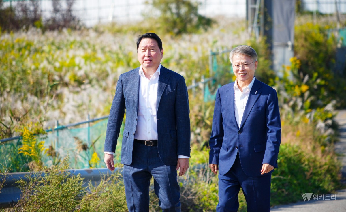 최태원 SK 회장 "광주 반도체 신공장 최속 건설"