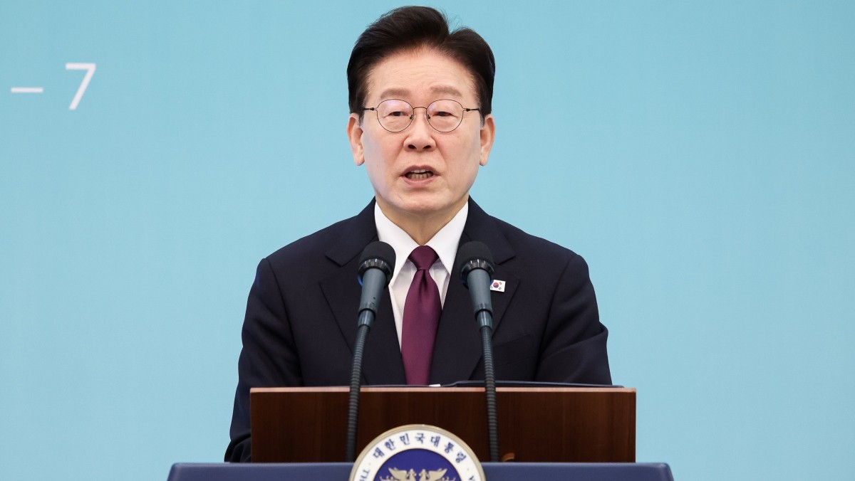 이 대통령 "품격·권위 없다 비난해도 SNS 소통 계속할 것"