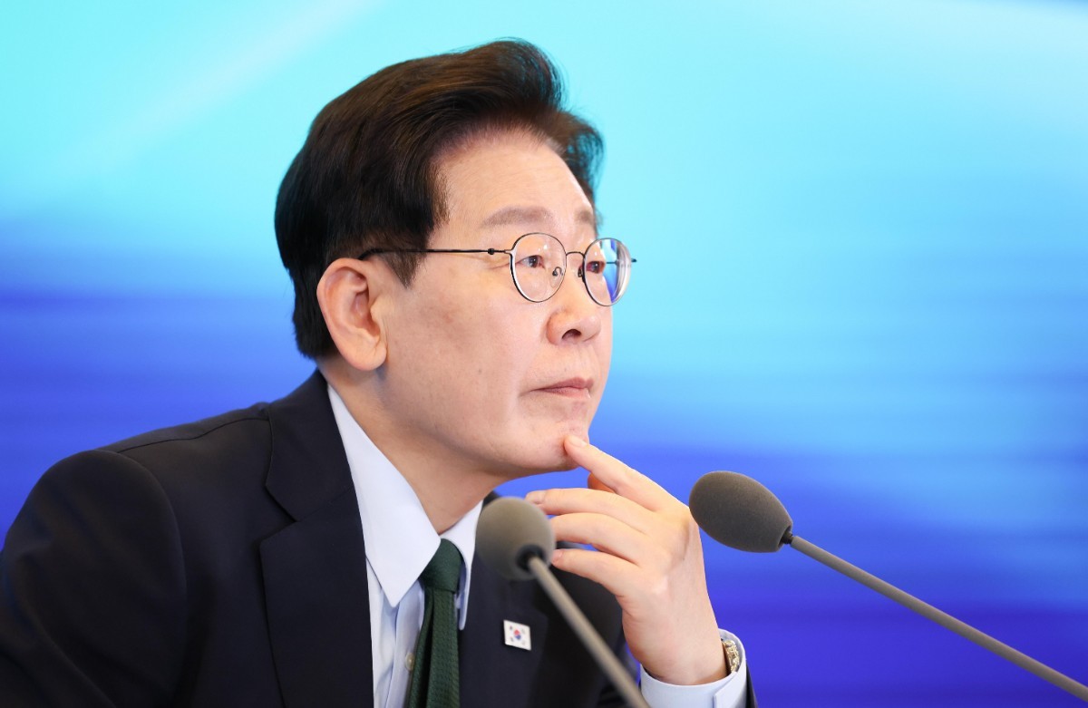 이 대통령이 올린 글, 그 사람 겨냥했나... 표현이 정말 신랄하다 