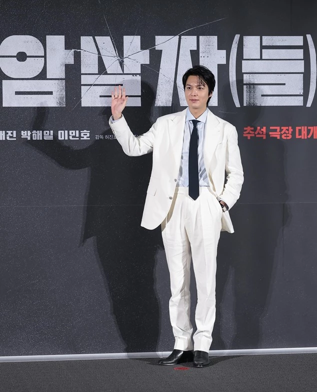 영화 '암살자(들)'에서 신입 기자 역할을 맡은 배우 이민호 / 뉴스1