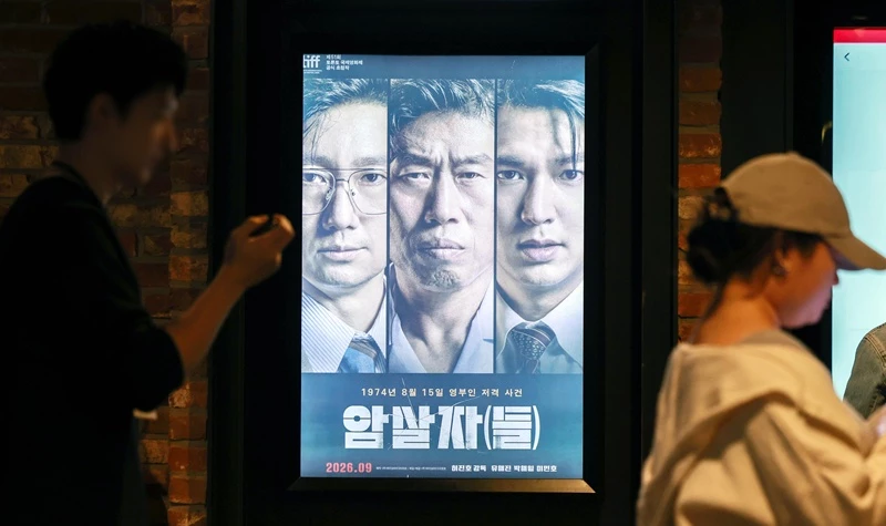 영화 '암살자(들)'은 여전한 논란 속 관객 수 300만 명을 향해 가고 있다. / 뉴스1