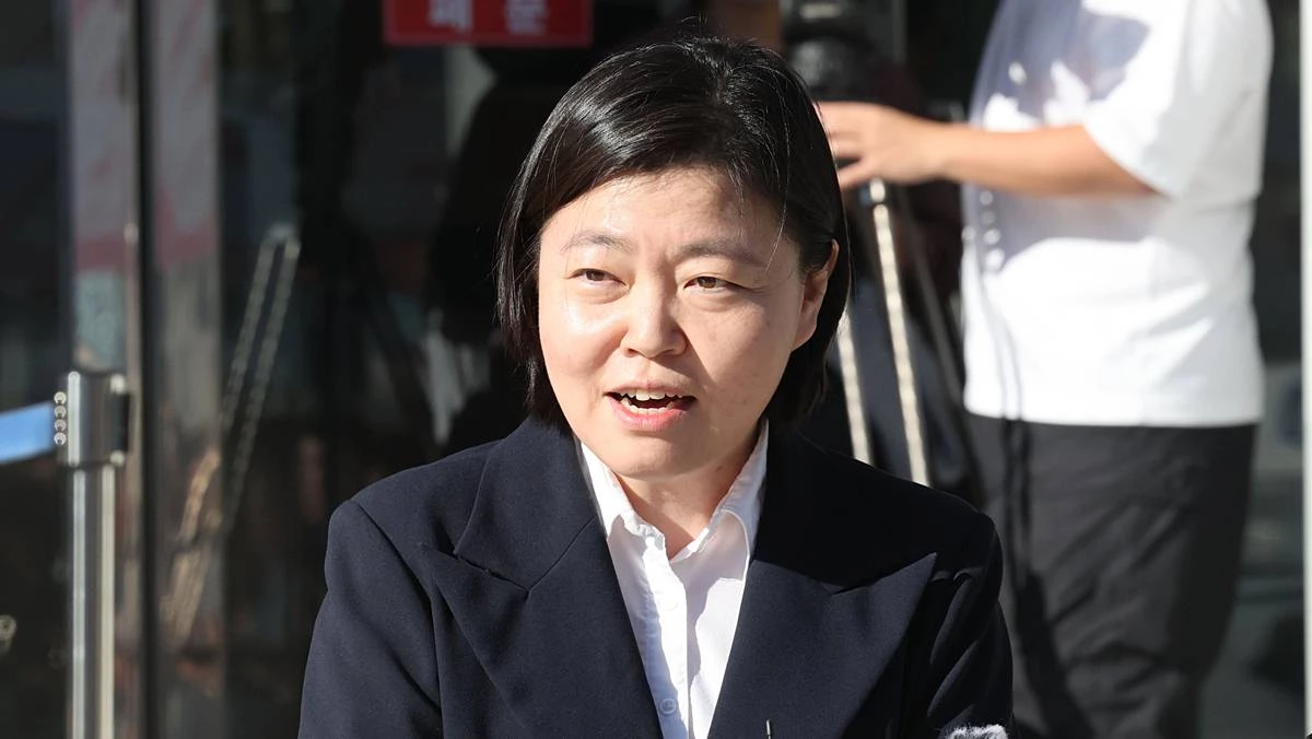 임은정 광주지방중대범죄수사청장이 지난 6일 오전 전남광주 북구 중흥동 청사에서 도어스테핑하며 취재진의 질문에 답하고 있다 / 뉴스1