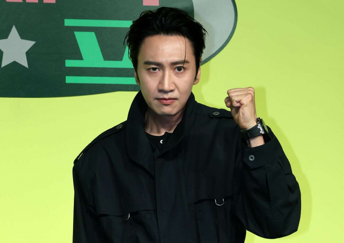 배우 이광수가 지난 5월 19일 오전 서울 종로구 JW 동대문 메리어트 호텔에서 열린 넷플릭스 새 예능프로그램 ‘유재석 캠프’ 제작발표회에 참석해 포즈를 취하고 있다. / 뉴스1