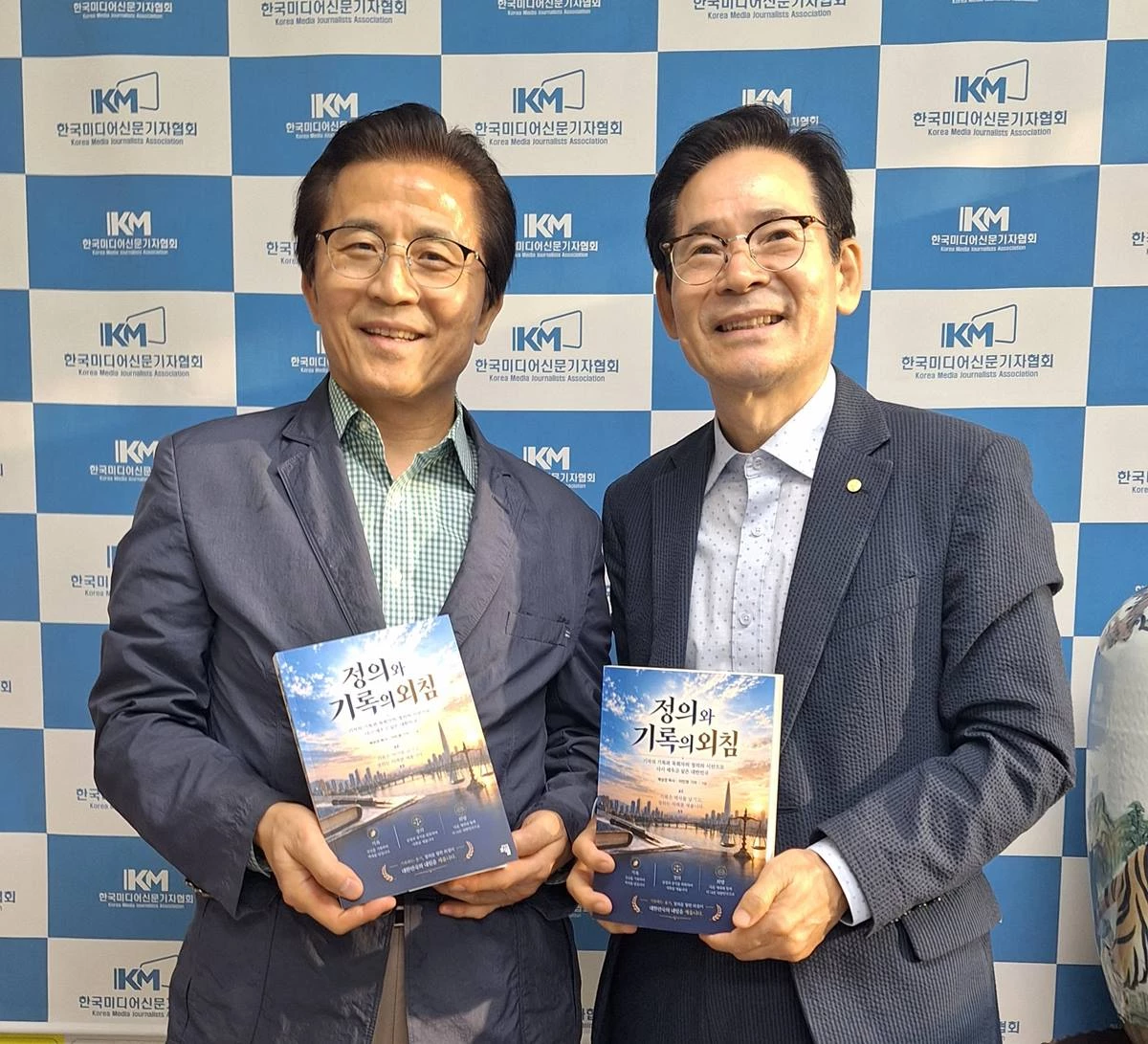 제성경 목사 (왼 쪽)와 이민영 기자 (오른 쪽)