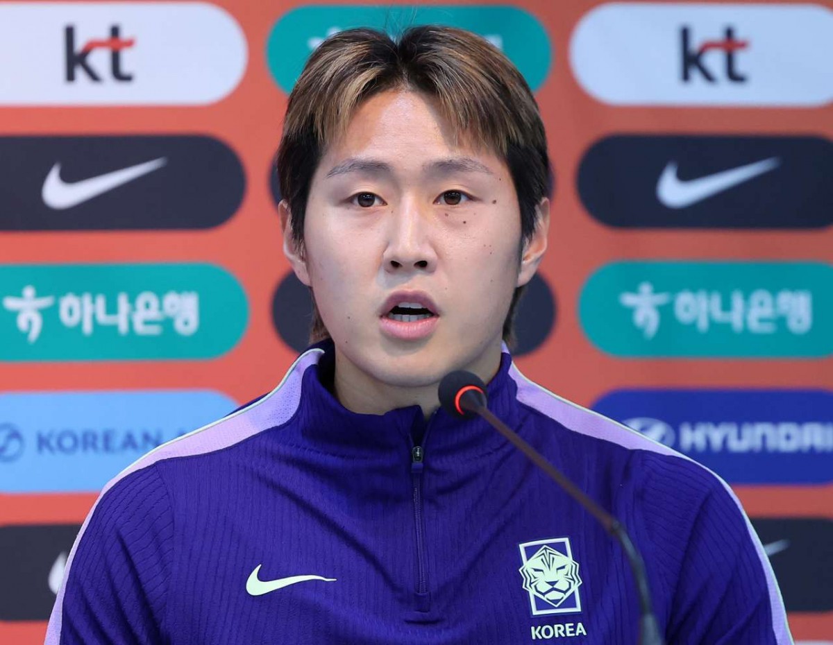 대한민국 축구대표팀 이강인이 우루과이와의 평가전을 하루 앞둔 지난달 27일 서울 마포구 서울월드컵경기장에서 훈련 전 공식 기자회견을 하고 있다. / 뉴스1