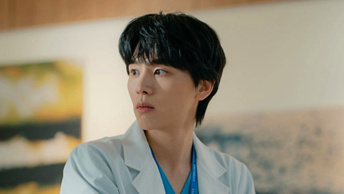 어쩐지 닮았더라…'닥터X' 인턴 의사 김우석, 사실 '이 사람' 친동생이었다