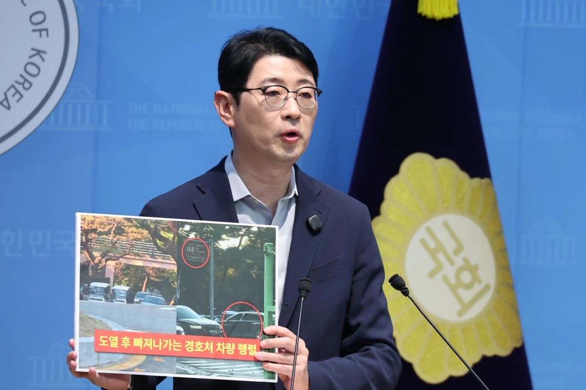 주진우 국민의힘 의원이 지난 11일 서울 여의도 국회 소통관에서 대구 상가 천장 붕괴 사고 당시 이재명 대통령의 태릉 골프장 방문 의혹에 대한 기자회견을 하고 있다. / 뉴스1