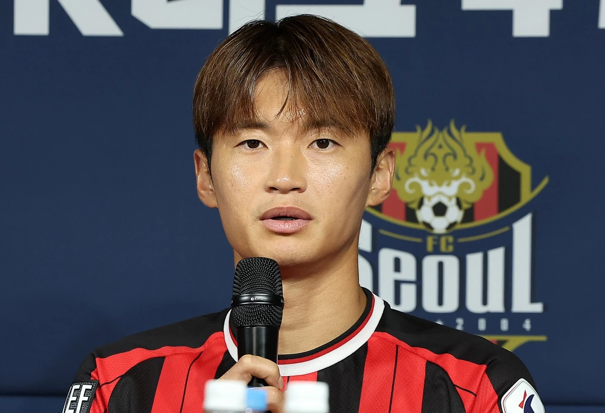 FC서울 김진수가 지난해 서울 종로구 신문로 축구회관에서 열린 ‘2025-26 ACL 참가 K리그 4개팀 미디어데이’에 참석해 취재진 질문에 답변하고 있다. / 뉴스1