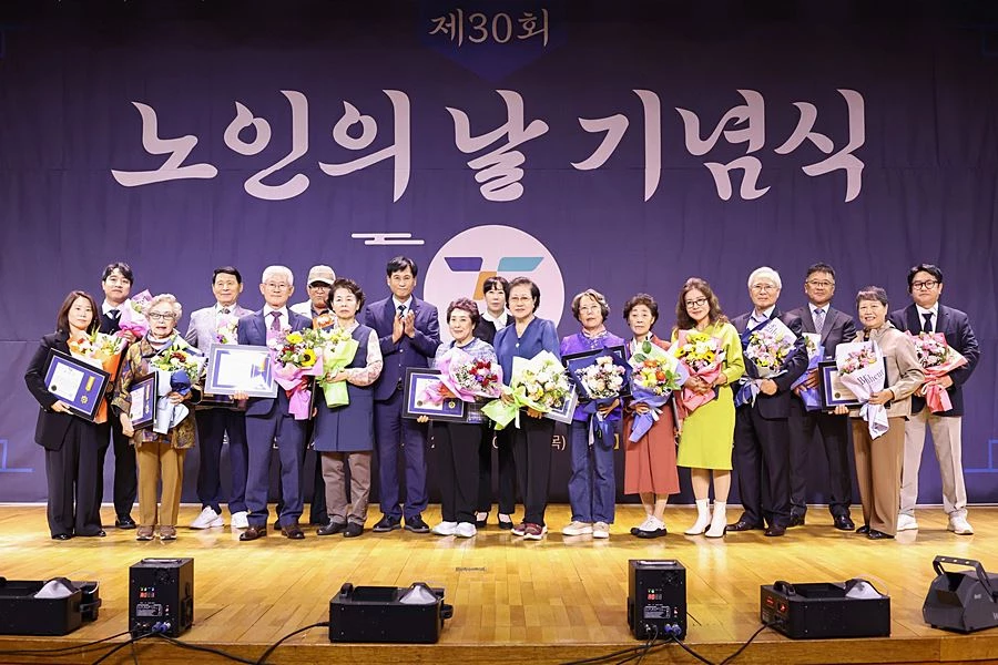 '헌신과 노고에 감사' 검단구, 제30회 노인의 날 기념식 개최
