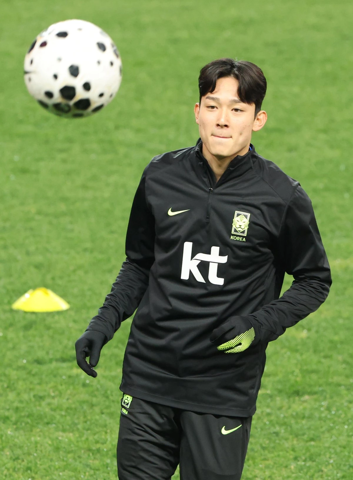 축구 국가대표팀 양민혁이 지난해 대전 유성구 대전월드컵경기장에서 볼리비아 국가대표팀과 친선경기에 앞서 훈련을 하고 있다 / 뉴스1