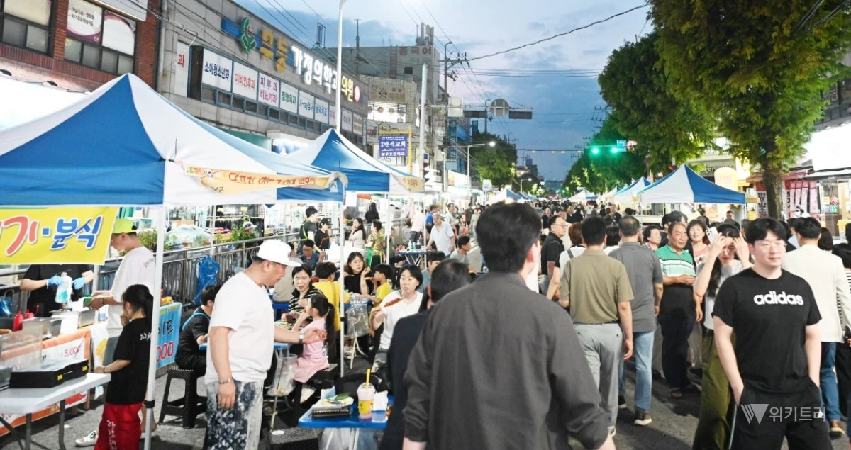 남구(구청장 김병내)는 오는 17일부터 31일까지 매주 토요일 무등시장 군분로 일원에서 ‘2026년 군분로 토요 야시장’을 개최한다. / 광주시 남구