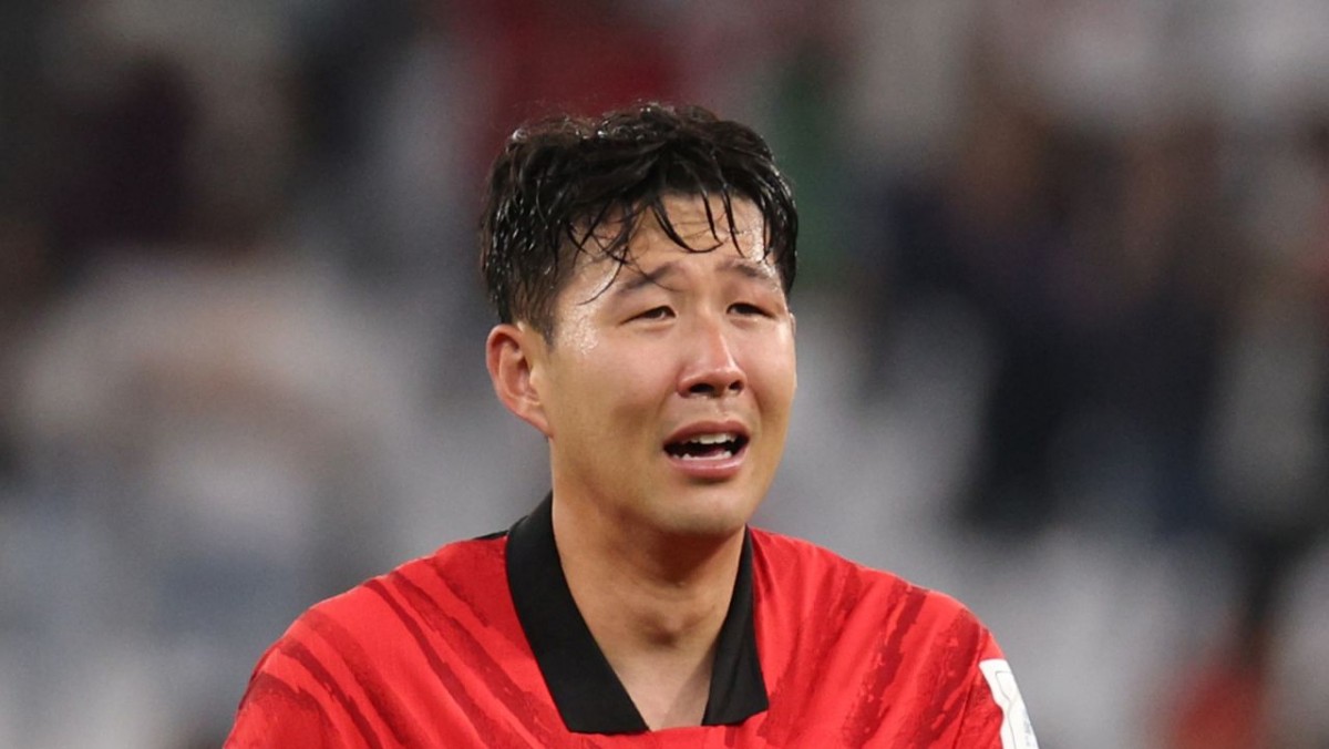 2022년 12월 2일 오후(현지 시각) 카타르 알라이얀 에듀케이션 시티 스타디움에서 열린 2022 카타르 월드컵 조별리그 H조 3차전 대한민국과 포르투갈의 경기에서 대한민국이 2대 1로 승리하며 16강을 확정짓자 손흥민이 기쁨의 눈물을 흘리고 있다. / 뉴스1