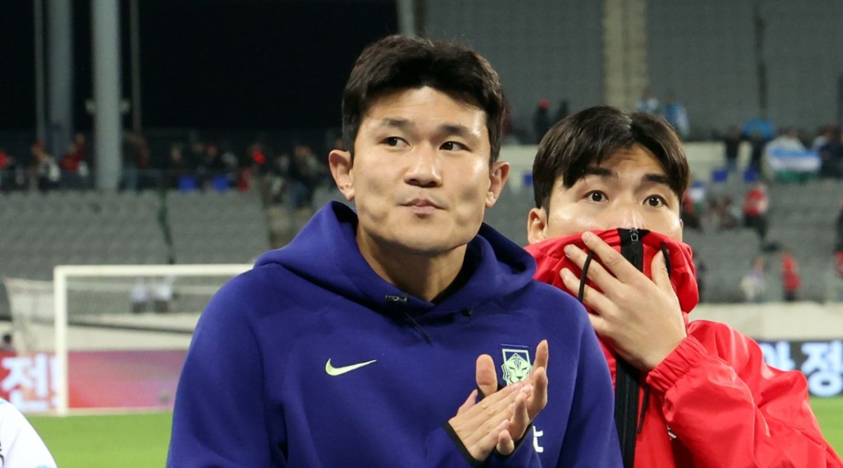 지난 6일 오후 경기도 용인시 미르스타디움에서 열린 하나은행 초청 축구국가대표팀 친선경기 한국과 우즈베키스탄의 경기를 마치고 김민재가 팬들에게 인사를 하고 있다. / 뉴스1