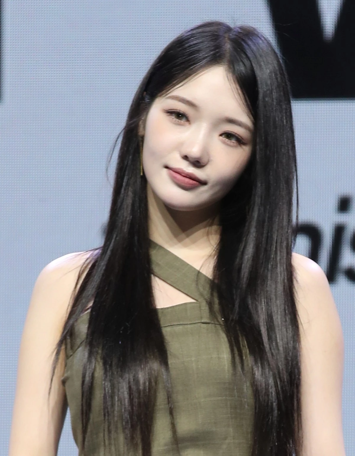 걸그룹 프로미스나인(fromis_9) 노지선이 2023년 서울 광진구 예스24 라이브홀에서 가진 정규 1집 '언락 마이 월드(Unlock My World)' 발매 기념 쇼케이스에서 포즈를 취하고 있다.  / 뉴스1