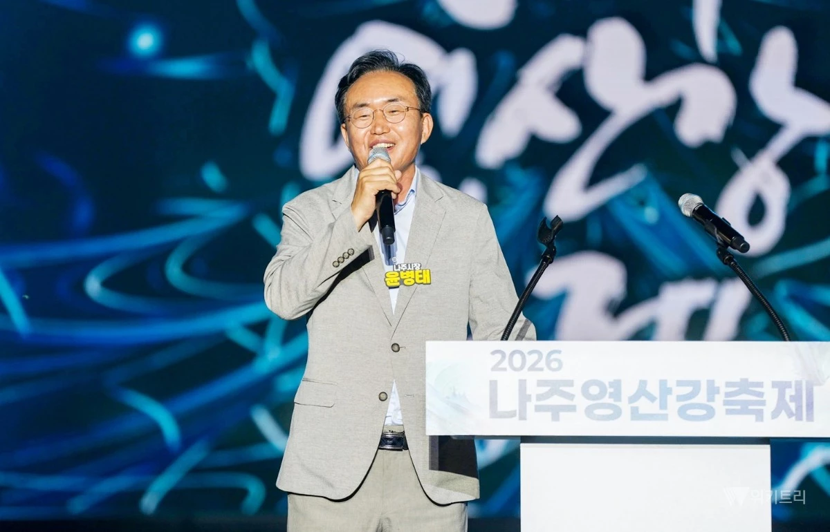 윤병태 나주시장이 지난 11일 진행된 ‘2026 나주영산강축제’ 폐막식에서 인사말을 하고 있다. / 노해섭 기자