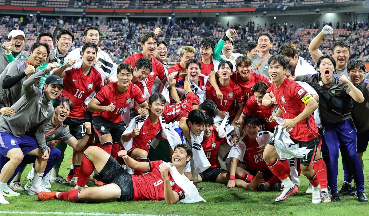 지난 3일 일본 아이치현 도요타 스타디움에서 열린 2026 아이치·나고야 아시안게임 축구 결승전 대한민국과 일본의 경기, 대한민국 선수들이 1대0 승리 후 금메달을 확정짓고 기뻐하고 있다 / 뉴스1