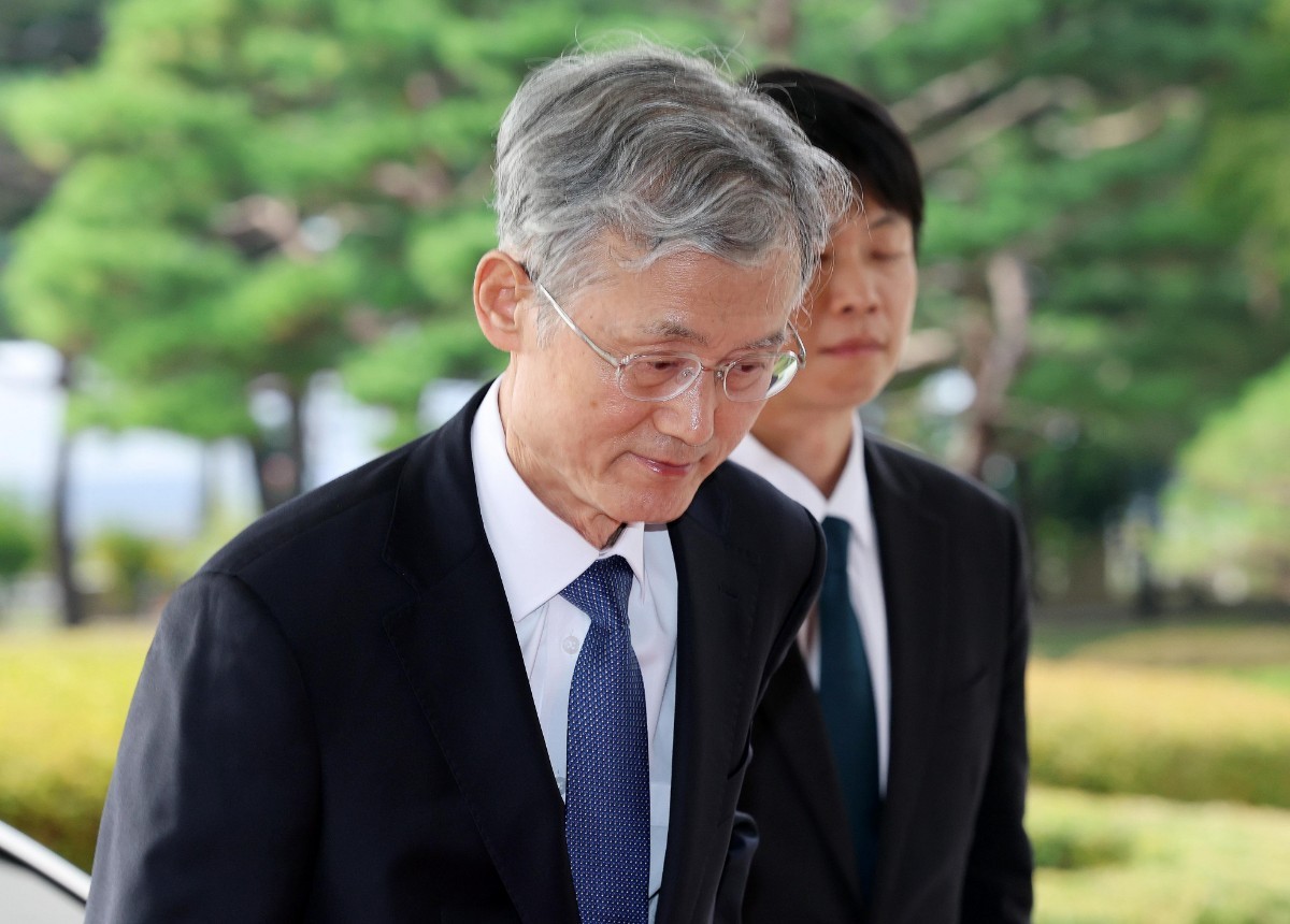 조희대 대법원장이 12일 오전 서울 서초구 대법원으로 출근하고 있다. / 뉴스1
