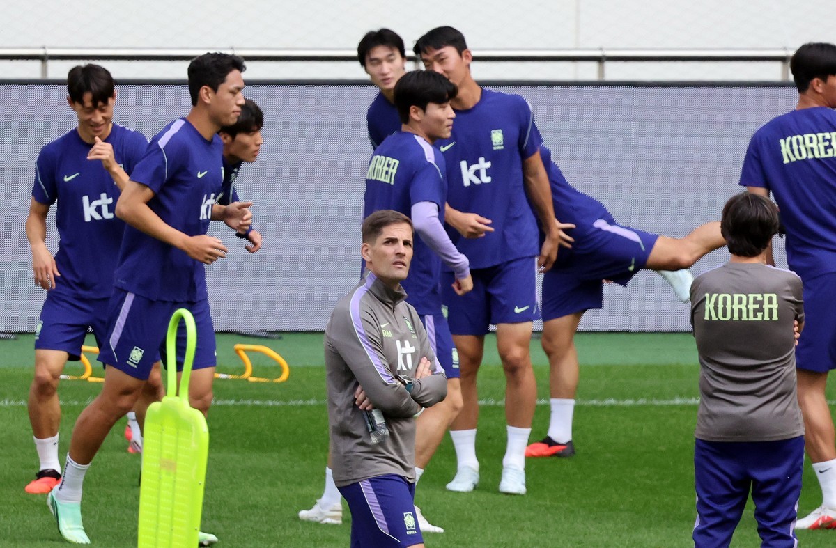 모레노 감독과 선수들. / 뉴스1
