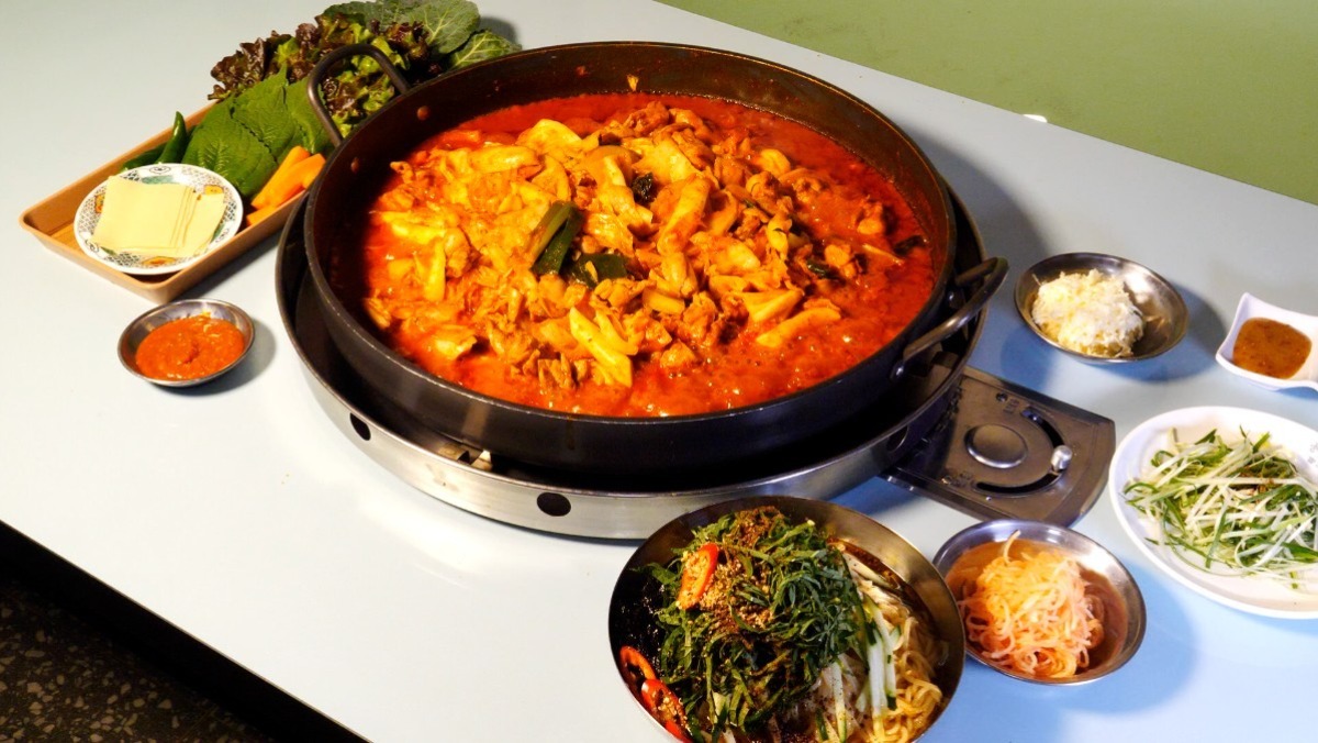 매콤달콤 양념에 야들야들 닭고기…오늘 ‘생생정보’ 철판닭갈비 맛집