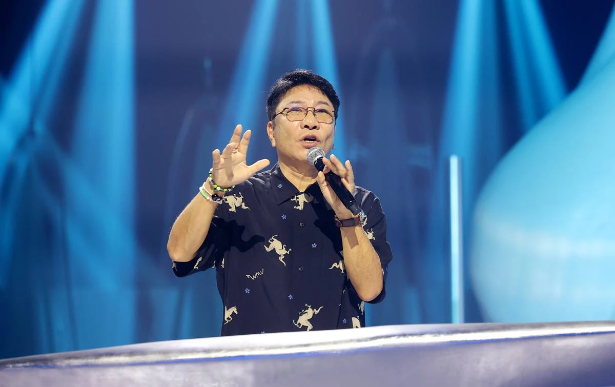 이수만 비저너리 리더 겸 키 프로듀서가 지난 12일 경기도 고양시 일산서구 킨텍스에서 열린 데뷔쇼 '웰컴 투 소울라이트 프롬 에이 투 오 소울 에이 투 오 라이트(WELCOME TO SOULITE From A2O SOUL A2O LITE)‘에서 A2O엔터테인먼트의 방향성과 비전, 엔터 테크 기술을 비롯한 주요 시스템과 콘텐츠 전략을 소개하고 있다 / 뉴스1
