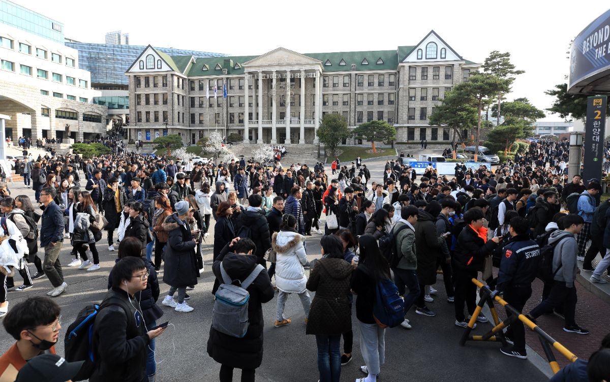 수시 논술고사를 마친 수험생들 / 뉴스1