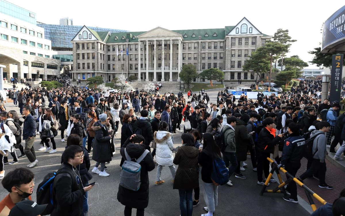 수시 논술고사를 마친 수험생들 / 뉴스1