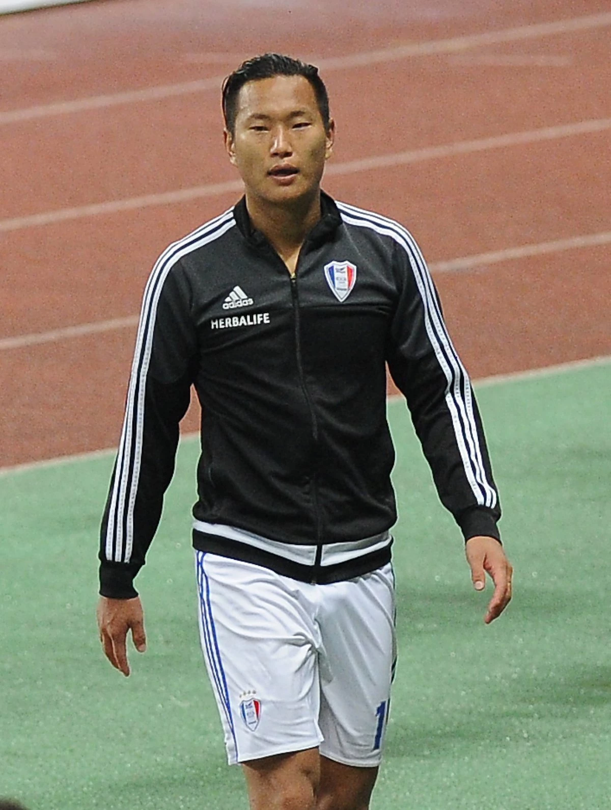 2015년 부산 아시아드 주경기장에서 열린 ‘2015 K리그 클래식’ 수원삼성과 부산아이파크의 경기에서 1대1로 무승부로 경기가 끝난 후 수원 정대세가 경기장을 떠나고 있다. / 뉴스1