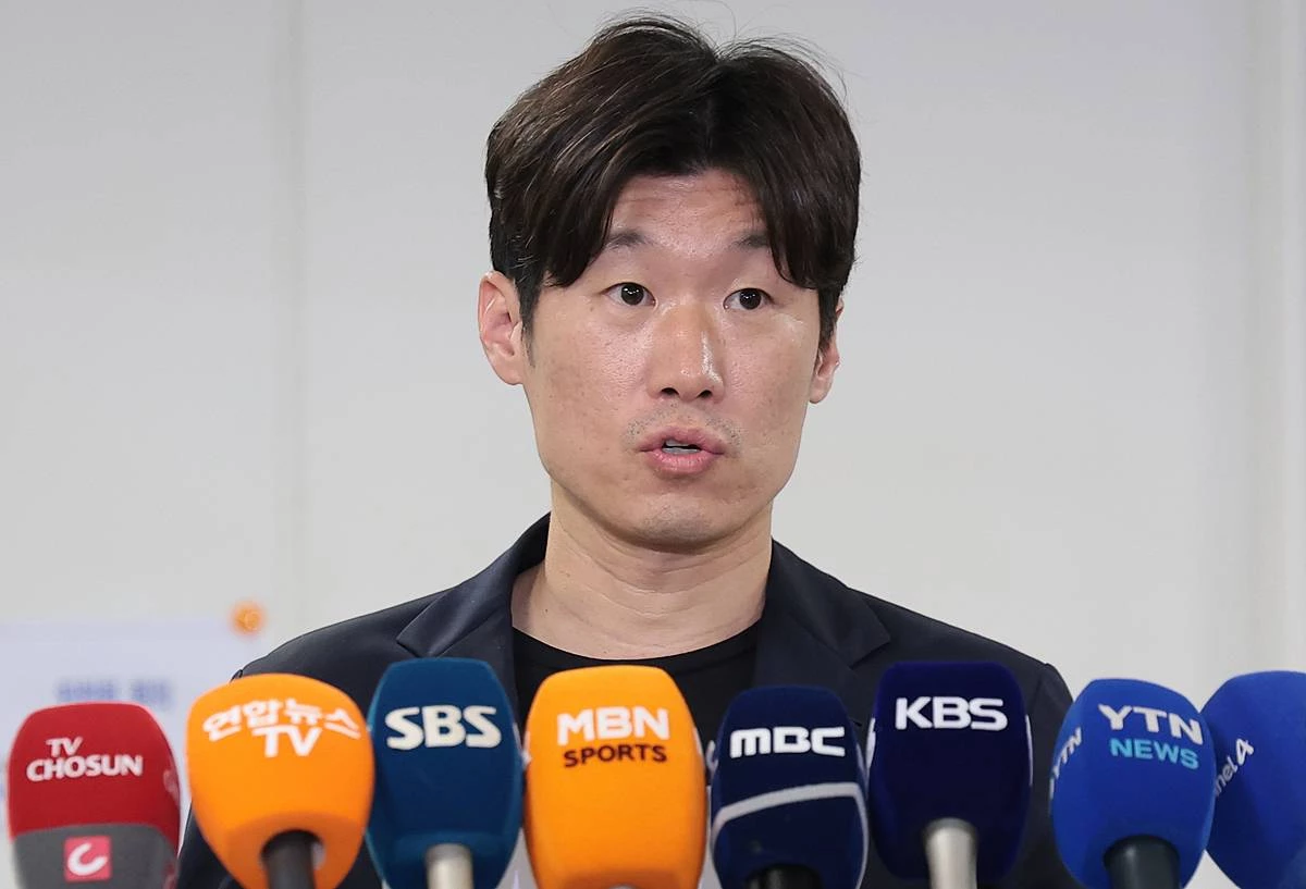 박지성 K-축구혁신위원회 공동위원장이 지난 7월 27일 서울시 종로구 국립현대미술관 대회의실에서 열린 K-축구 혁신위원회 4차 회의를 마친 뒤 브리핑을 하고 있다 / 뉴스1