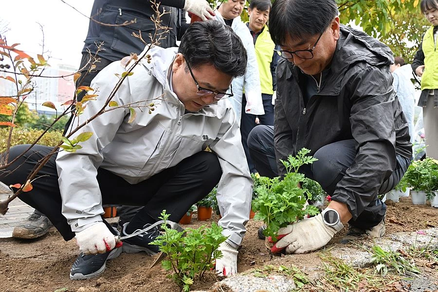 '도심 한복판에 가을정원' 의정부시·한국석유관리원, '나눔채움정원' 조성