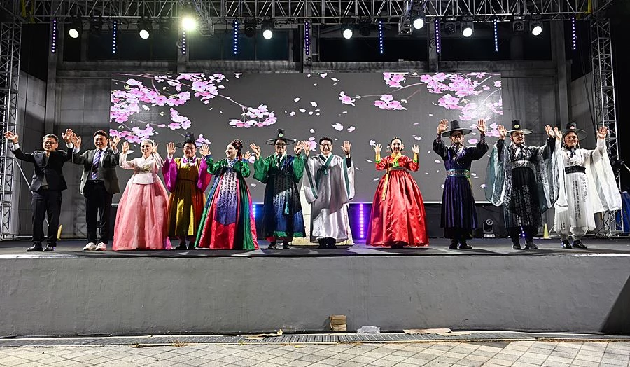 '한글이 옷이 되고 시민이 모델이 됐다' 의정부시, '한글 의상 패션축제' 성료