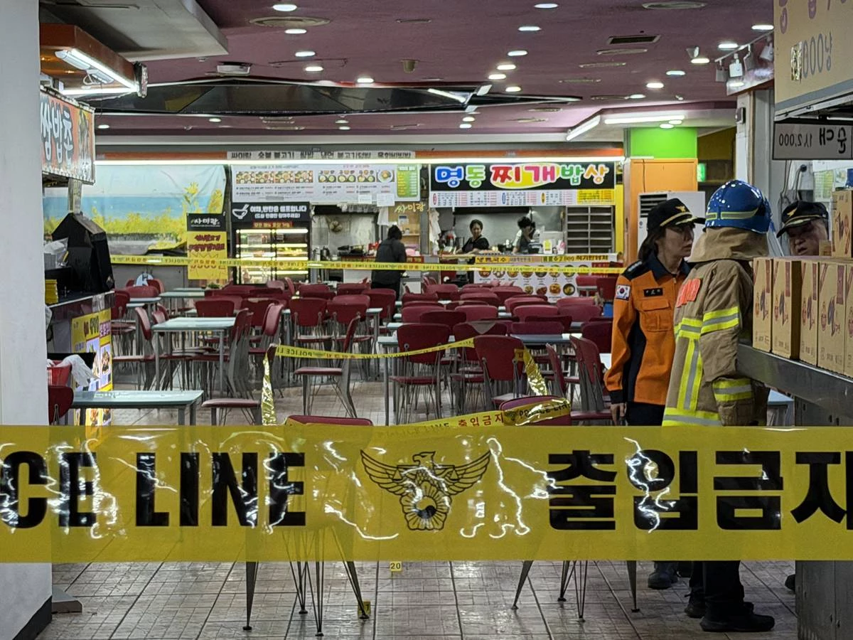 13일 인천 남동구 홈플러스 푸드코트에서 흉기 난동 사건이 발생했다. 경찰과 소방당국에 따르면 A씨가 휘두른 흉기에 1명이 심정지 상태에 빠지는 등 마트 및 영화관 이용객 6~8명이 크고 작은 부상을 입은 것으로 파악됐다 / 뉴스1