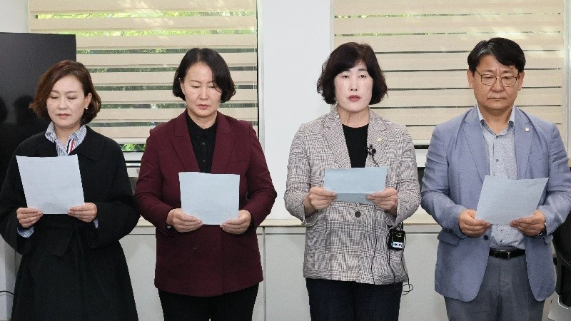 왼쪽부터 대덕구의회 민주당 이삼남·서미경·정미선·정창희 의원/사진=김지연 기자